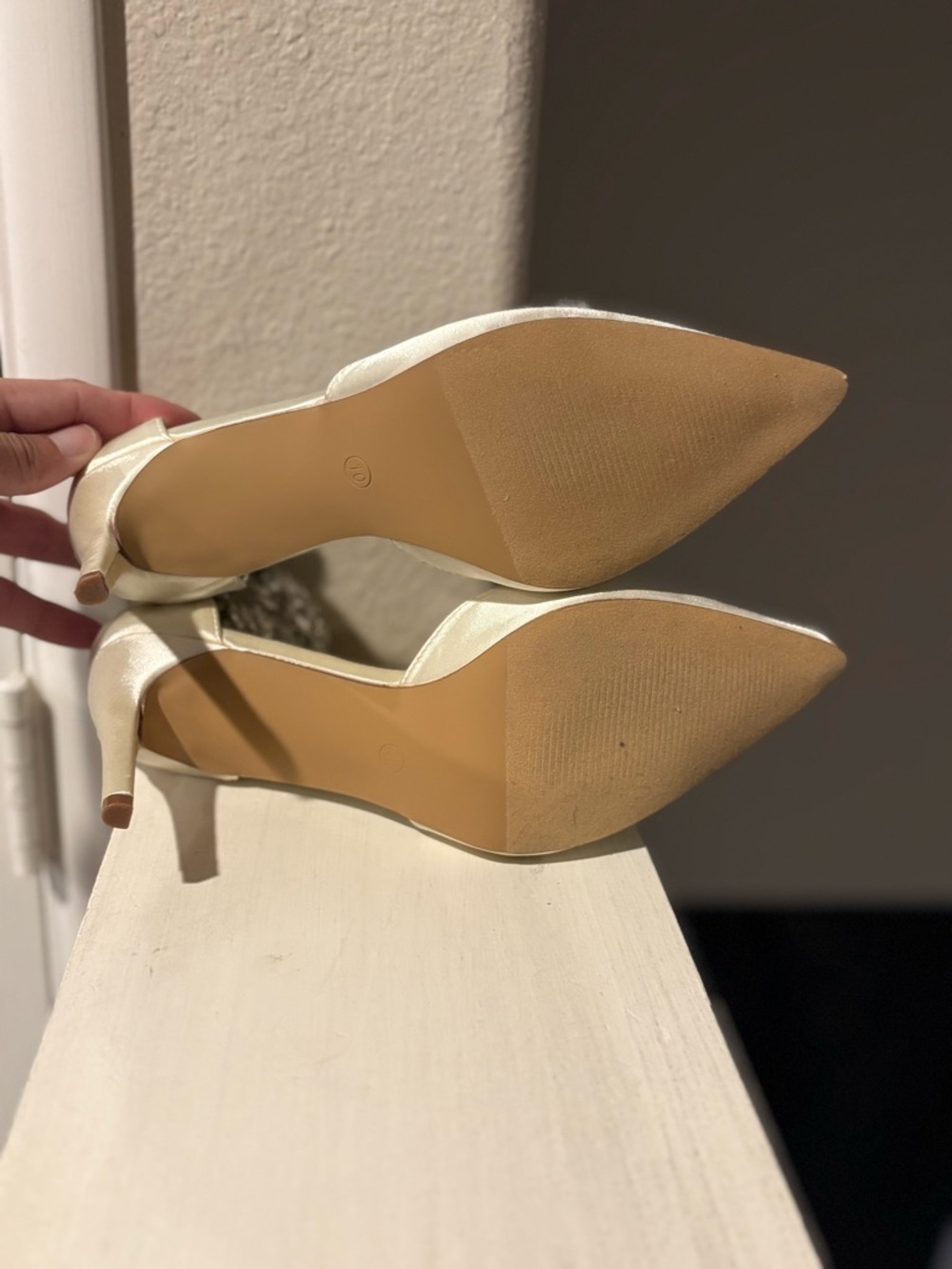 Journee Collection Women's Loxley 3.5” Heels Cream Size 10 Worn 3x In Good Shape - Picture 8 of 9